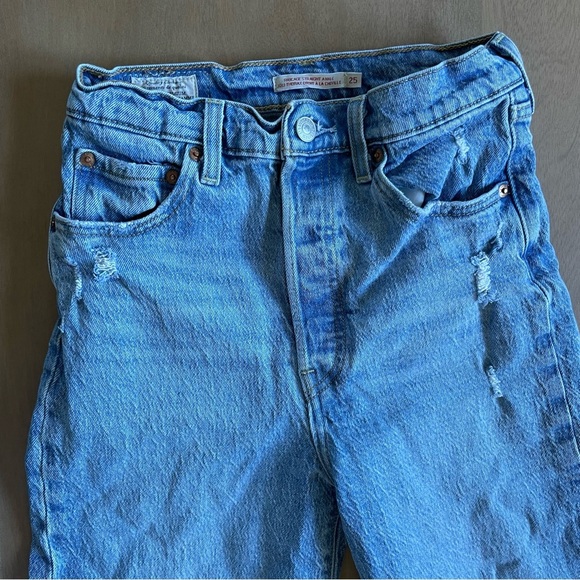 Levi’s Light Blue Ribcage Straight Ankle Jeans - Picture 2 of 7